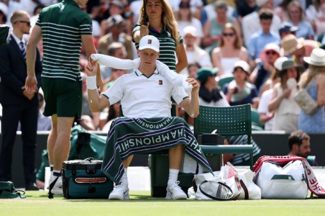 deucegoddess's tweet photo. the king of wimbledon is back 💚 straight sets victory for jannik sinner!!! https://t.co/Y7H7H11Kvd