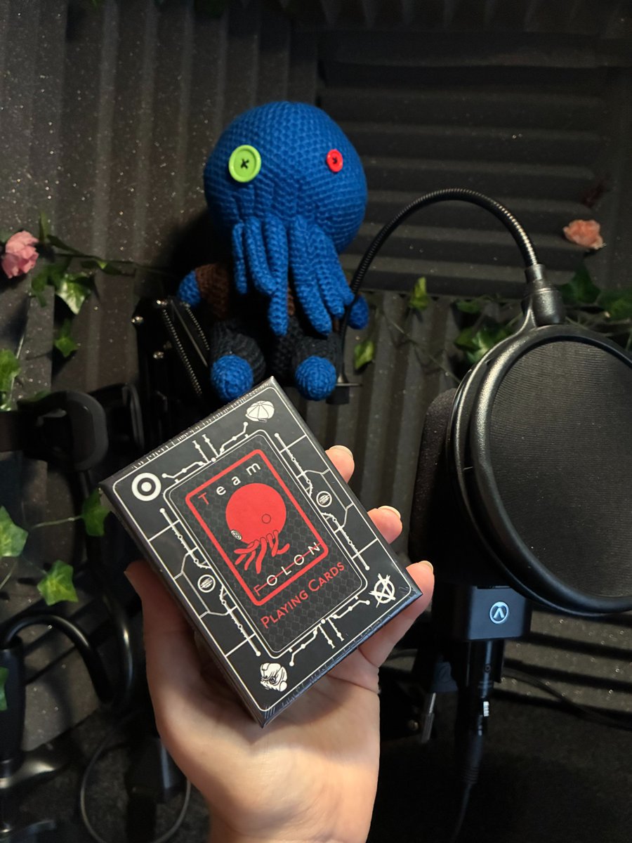 _ElizabethPlant's tweet photo. SO excited to finally receive my @TeamFOLON spoils! Nothing makes my heart flutter more than seeing art of my characters escape the screen, and now you’re telling me I get to play cards with them too? Unreal 😭✨❤️ https://t.co/6eRsTbZDi2