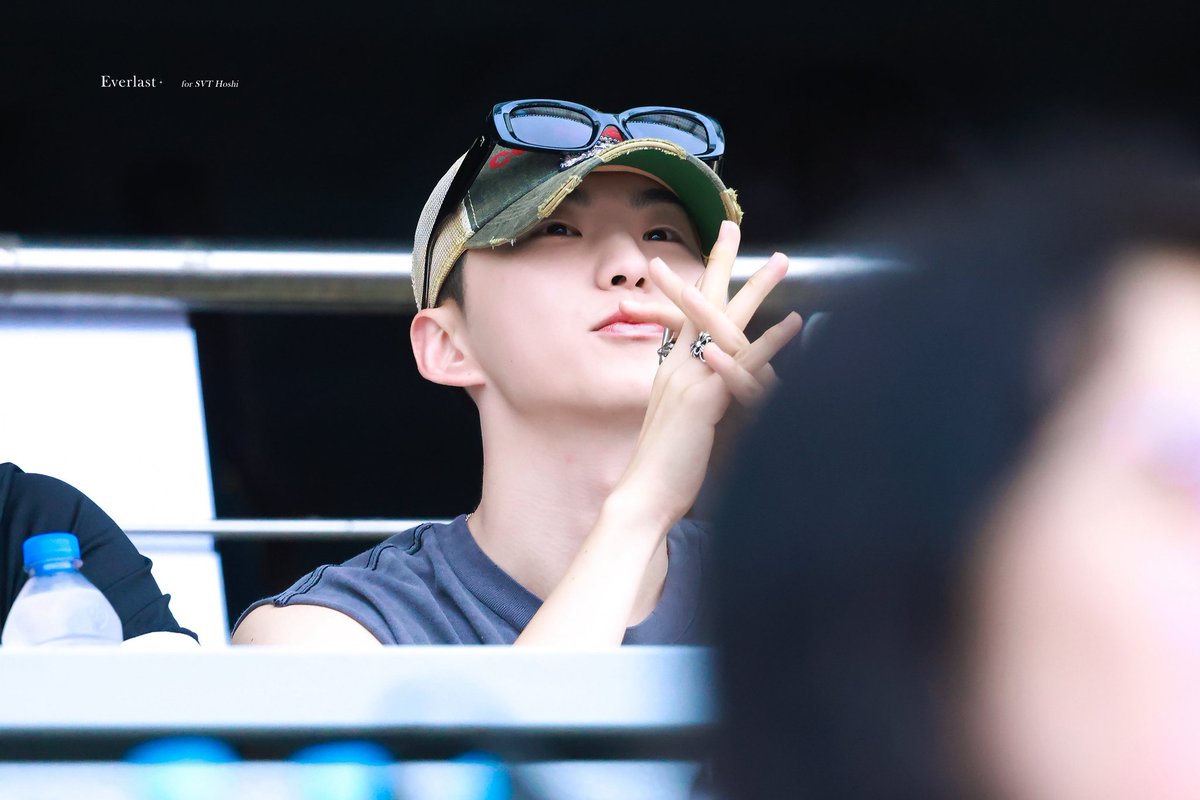 예브 tweet media