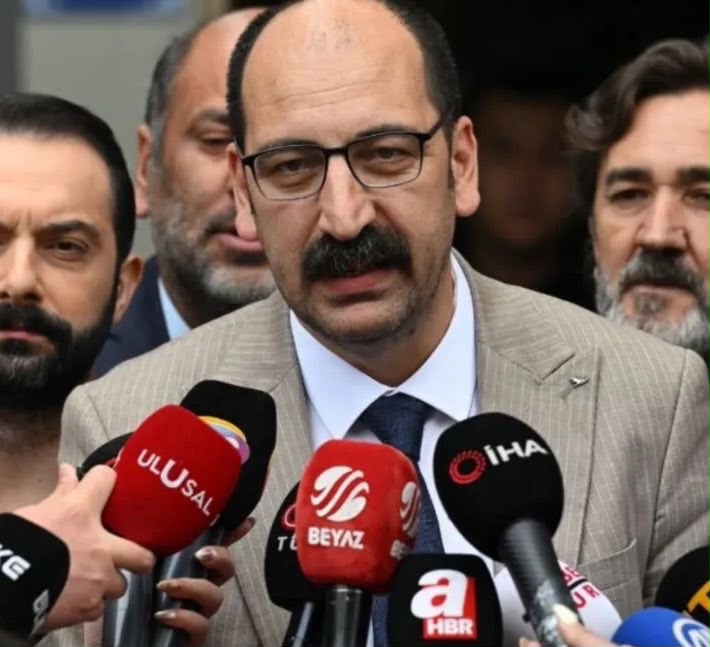 YeniUlak's tweet photo. Atakan Sönmez, Deniz Göktaş'ın Kemal Kılıçdaroğlu'na "CHP'yi salın" dediği iddialarını yalanladı. https://t.co/RPeYjtpwqB