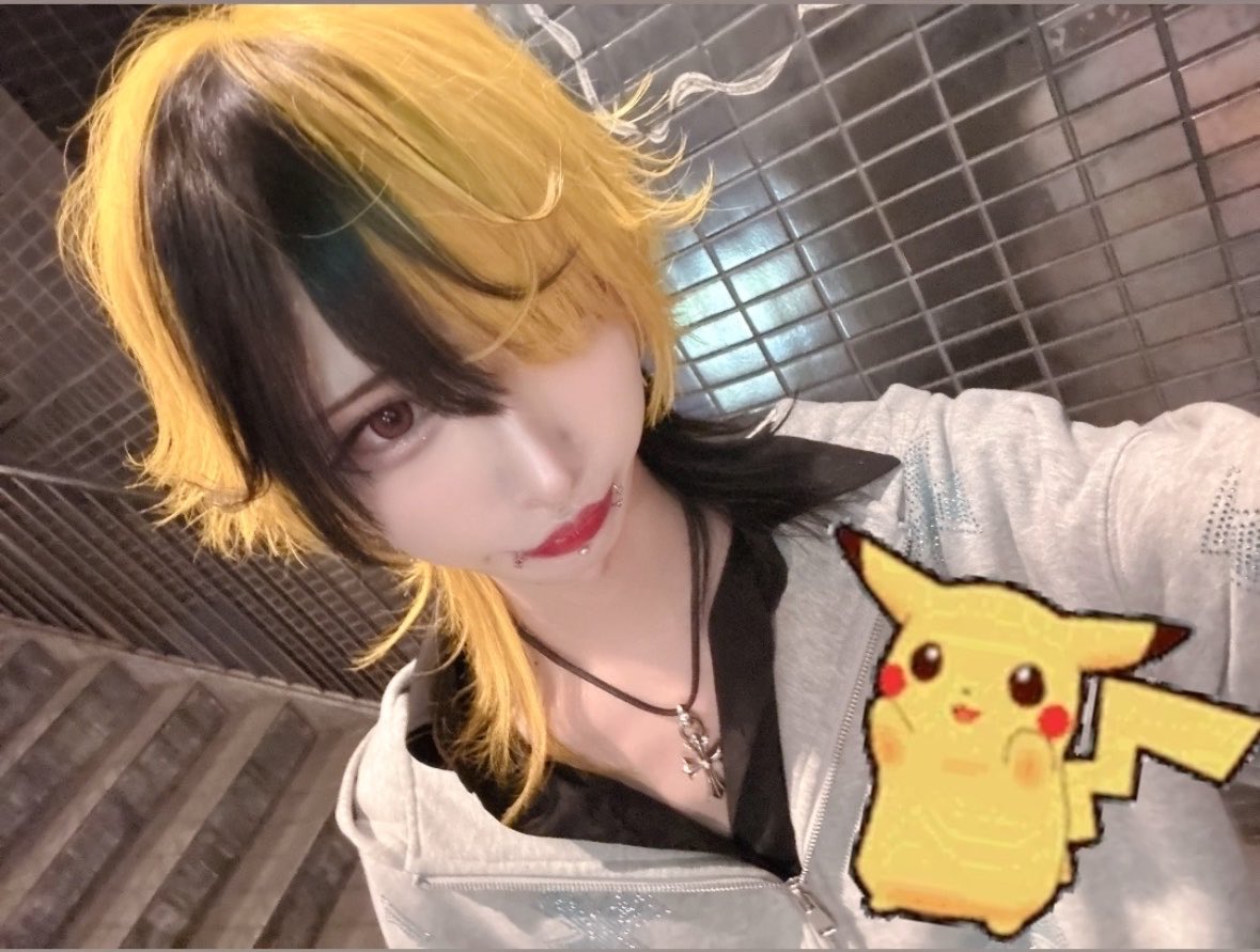 01_y28's tweet photo. yellow
#自撮り界隈 https://t.co/uEUhUwSNGR