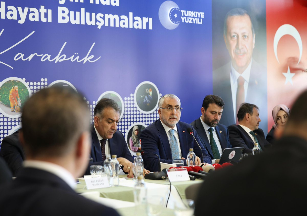 isikhanvedat's tweet photo. Karabük’te iş dünyamız ve STK temsilcilerimiz ile bir araya gelerek taleplerini not aldık.✍️

Şehrimizin; üretim, yatırım ve istihdam imkanlarını geliştirebilmek için atılabilecek adımları değerlendirdik.

Ortak akıl ve istişareyle çalışma hayatımızı birlikte güçlendireceğiz.⚙️ 

📍Türkiye Yüzyılı'nda Çalışma Hayatı Buluşmaları