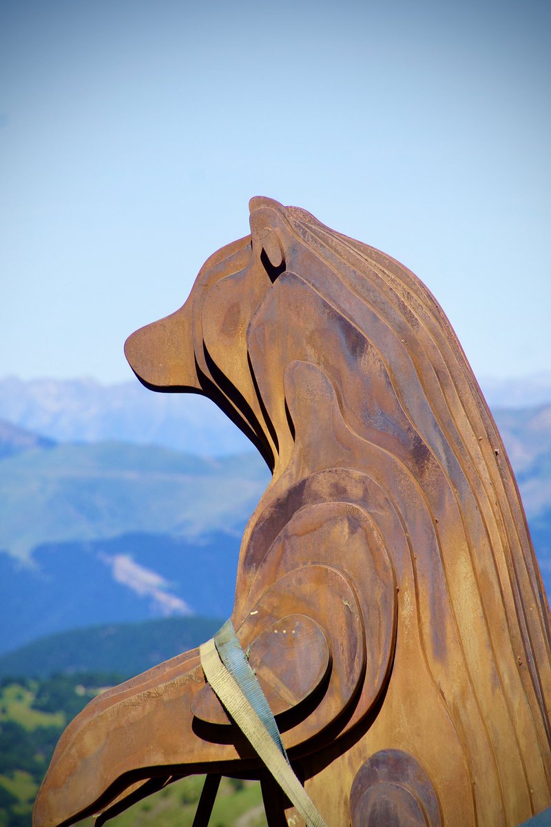 ComuEncamp's tweet photo. L’Ossa, camí de Solanelles ☺️

A partir de l’11 de juliol, amb l’obertura del Funicamp, podrem gaudir de Petjades enlairades, l’escultura de Naiara Galdós que ens connecta amb la tradició i cultura popular encampadana. 🐻⛰️

#encamp #andorra #funicamp https://t.co/n2tVjkjVZU
