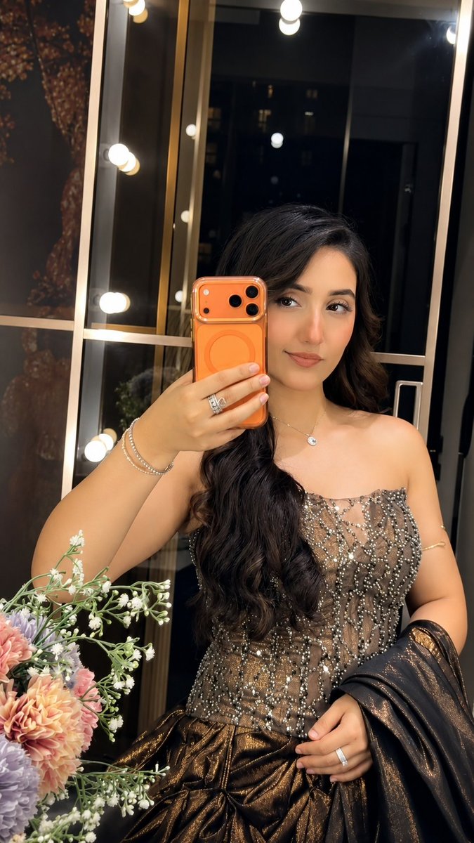 SamridhiixNoor's tweet photo. Today's look has my whole attention. 👀✨ You're setting the bar higher every single time, @ashnoorrkaur. Gorgeous as always 🩷🔥

#AshnoorKaur #Ashnoorians https://t.co/0HaM04eogn