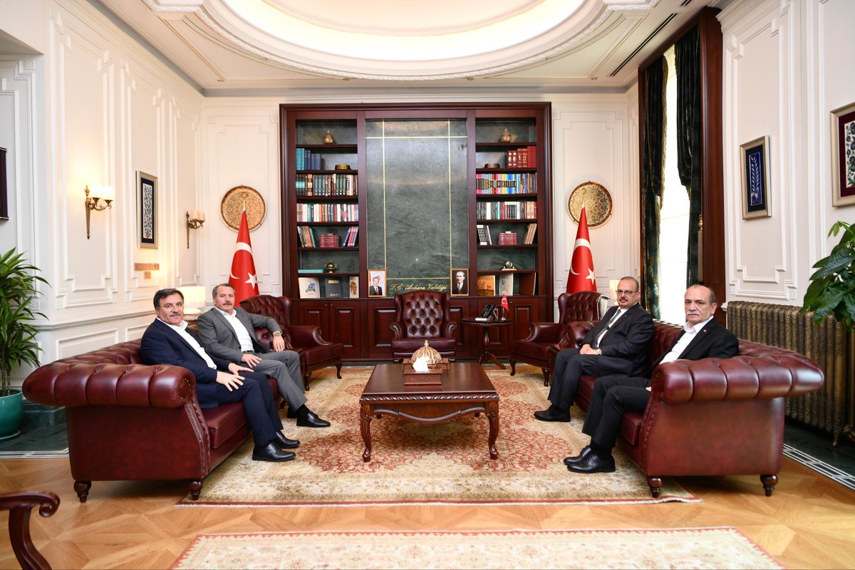 MemurSenKonf's tweet photo. Genel Başkanımız Ali Yalçın, Genel Başkan Yardımcımız Ali Yıldız ve Büro Memur-Sen Genel Başkanı Yusuf Yazgan ile birlikte Ankara Valisi Sayın Yakup Canbolat’ı makamında ziyaret etti.

Gerçekleştirilen hayırlı olsun ziyaretinde, Sayın Canbolat’a yeni görevinde başarı ve muvaffakiyet temennileri iletilirken, Ankara’ya sunacağı hizmetlerin şehrimiz ve ülkemiz adına hayırlı sonuçlar doğurması dileğinde bulunuldu.

Ziyarette, kamu yönetimi, çalışma hayatı ve ortak istişare kültürünün önemine ilişkin değerlendirmelerde bulunulurken, görüş alışverişi gerçekleştirildi ve iyi niyet temennileri paylaşıldı.

@_aliyalcin_ @YakupCanbolat @AnkaraValiligi @yildizali19 @yusufyazgan37