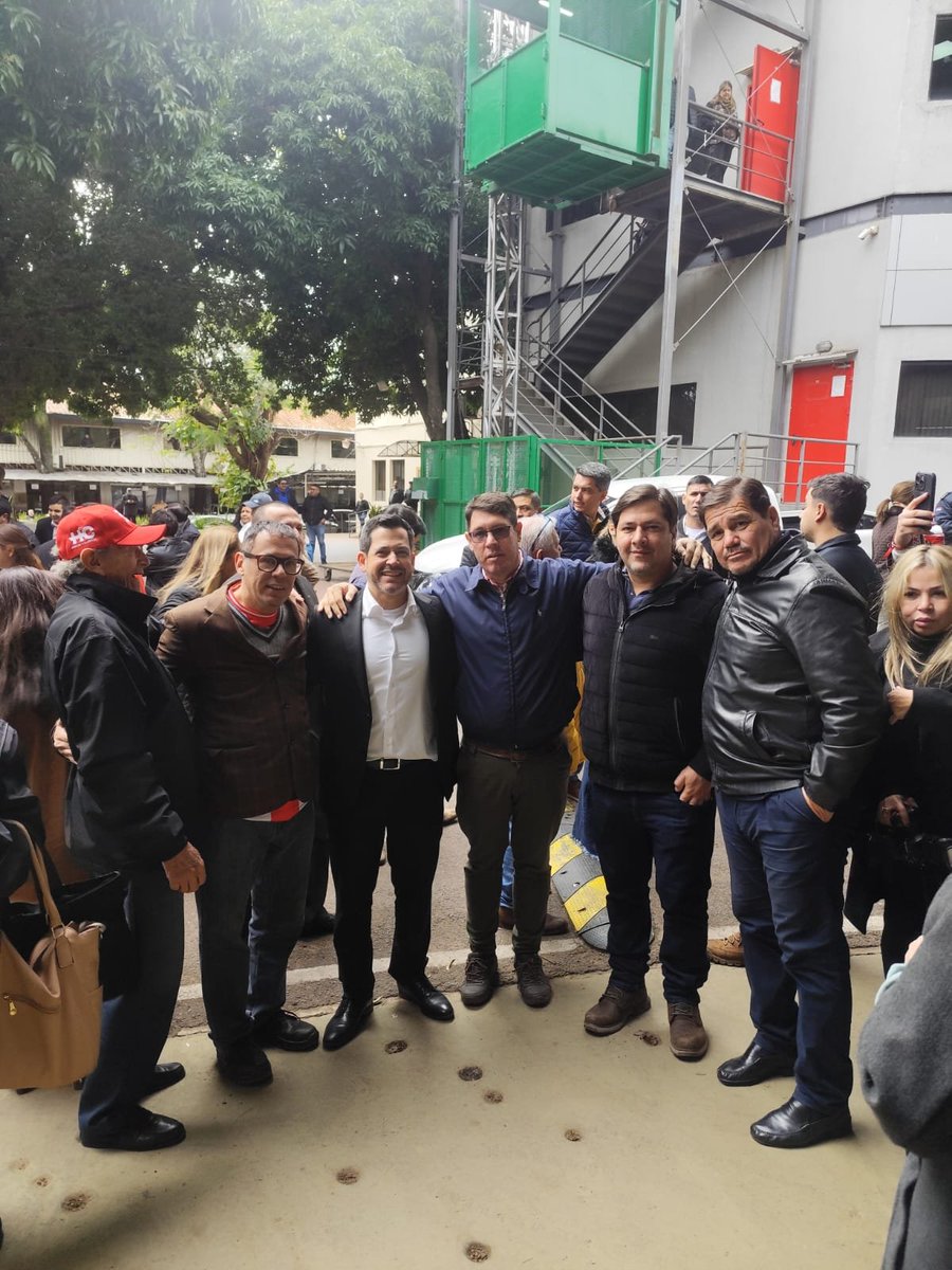 pedromora2710's tweet photo. @raulatorre Con dos grandes referentes y líderes!! https://t.co/LQPNDLXf55