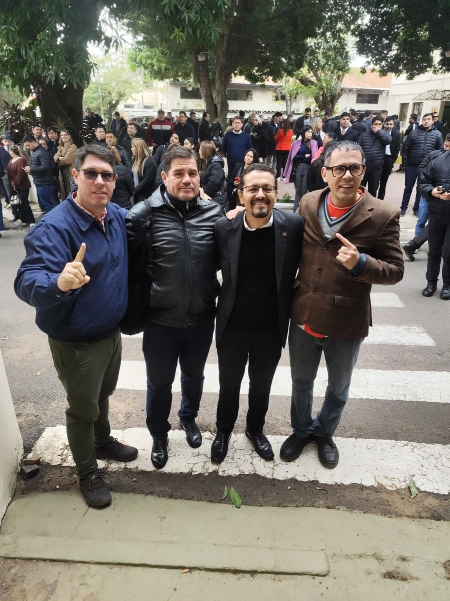 pedromora2710's tweet photo. @raulatorre Con dos grandes referentes y líderes!! https://t.co/LQPNDLXf55