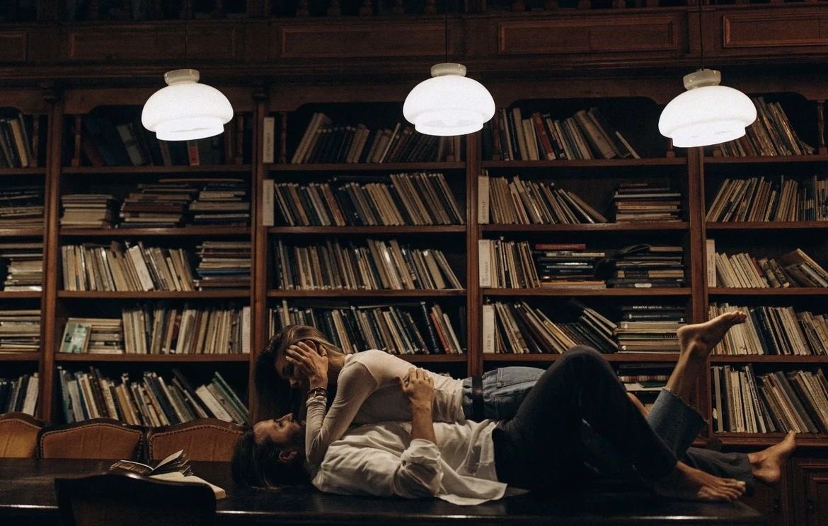 mildadiosa's tweet photo. Te quiero como a una biblioteca en invierno: para perderme contigo durante horas… https://t.co/kLcjvK5JOz