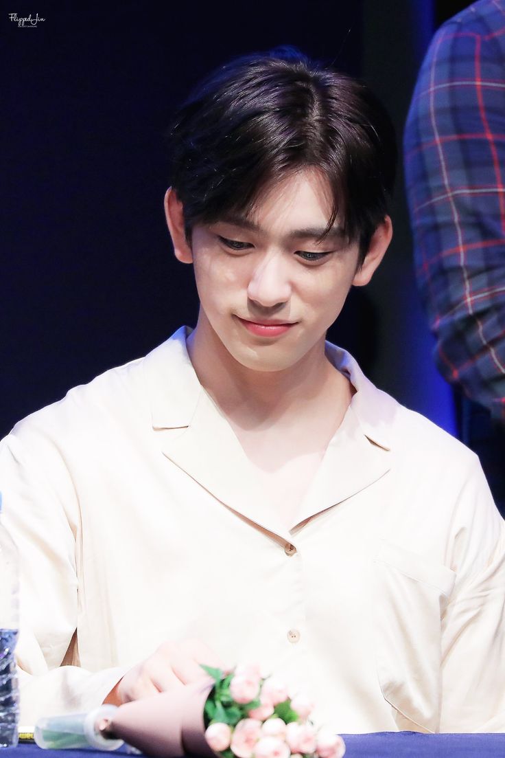 _hourlyjinyoung's tweet photo. #JINYOUNG #박진영 #진영 #GOT7 #갓세븐 @JINYOUNG https://t.co/94GSMmuSBn
