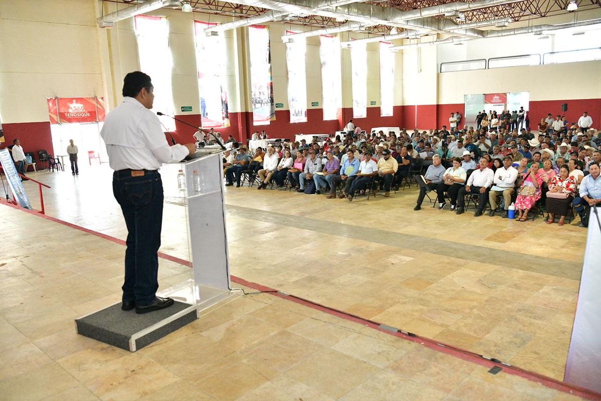 TabascoJavier's tweet photo. En Tenosique, hicimos entrega de las cartas de condonación del programa ‘Volver a Crecer’, que eliminan las deudas impagables que por años impedían el crecimiento de productoras y productores tabasqueños.
Agradecemos a la Presidenta @Claudiashein , que a través del @IndepOficialMex, brinda su apoyo a las y los campesinos que ahora tendrán la oportunidad de continuar sumando a la grandeza del campo de Tabasco.