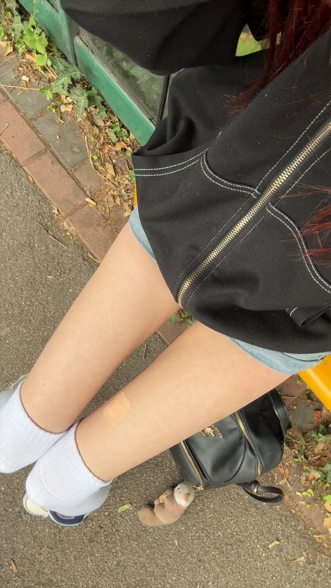 LittldoII's tweet photo. waiting for someone to kidnap me #groommetwt #agegap https://t.co/ynlza2DGKO