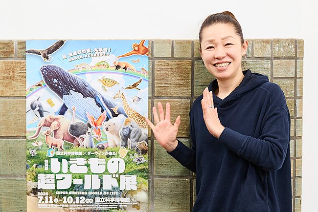 KidsEvents's tweet photo. 長いけど、いきもの好きは絶対読んで！
いきものの進化は “おもしろすぎる！”

この夏、大注目の特別展「いきもの超ワールド展　国立科学博物館×ダーウィンが来た！」が、いよいよ7月11日（土）から開催！

国立科学博物館の標本や最新の研究成果に加え、NHKの自然番組『ダーウィンが来た！』の迫力の映像がコラボして、いきものの驚きの “生存戦略” と “多様性” のすごさを紹介します。

この特別展の総合監修を務める田島木綿子先生にインタビュー！ いきものの多様性、推しの展示物、そして、いきものの研究者になるには？ などについてお伺いしました！

今回のインタビュー原稿は（も？）めちゃくちゃ長いんですが、「いきもの超ワールド展」を楽しみにしている方には絶対に読んでいただきたい、同展を10倍楽しめる内容になっています！ もちろん、いきもの好きの方も読んで損はさせません！

同展が素晴らしいのはもちろんですが、田島先生がとにかく魅力的。インタビュー中、先生の口からは「すごい！」「おもしろすぎる！」「泣きそう」という言葉が何度も飛び出し、第一線で活躍するトップ研究者でありながら、いきものの生存戦略や進化の不思議に対して、誰よりも純粋に感動し、常に深いリスペクトを捧げている姿がとても印象的でした。

動物や昆虫、恐竜など、“好き” を続けるためのアドバイスもお伺いしているので、ぜひご一読ください！ 夏休みの自由研究のヒントはもちろん、子育ての大きなヒントになる言葉も満載です！

https://t.co/ee4MVXhKeb

#いきもの超ワールド展 #国立科学博物館 #田島木綿子 #ダーウィンが来た #夏休み #自由研究 #キッズイベント