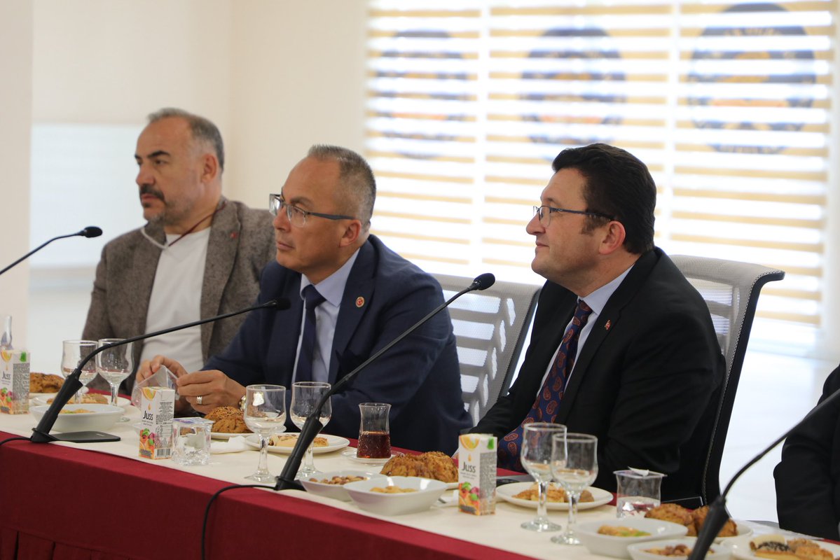 GSB_Sivas's tweet photo. KYGM Genel Müdür Yard. Sn. Ali Özdemir, kurumumuzu ziyaret etti.

Kızılırmak Yurdumuzda düzenlenen toplantıya İl Müdürümüz Şahin Ertem, hizmet müdürlerimiz, şube müdürlerimiz, yurt müdürlerimiz,manevi danışmanlar, eğitim sorumluları, psikologlar ve diyetisyenler katılım sağladı. https://t.co/QtKKDPuMuL