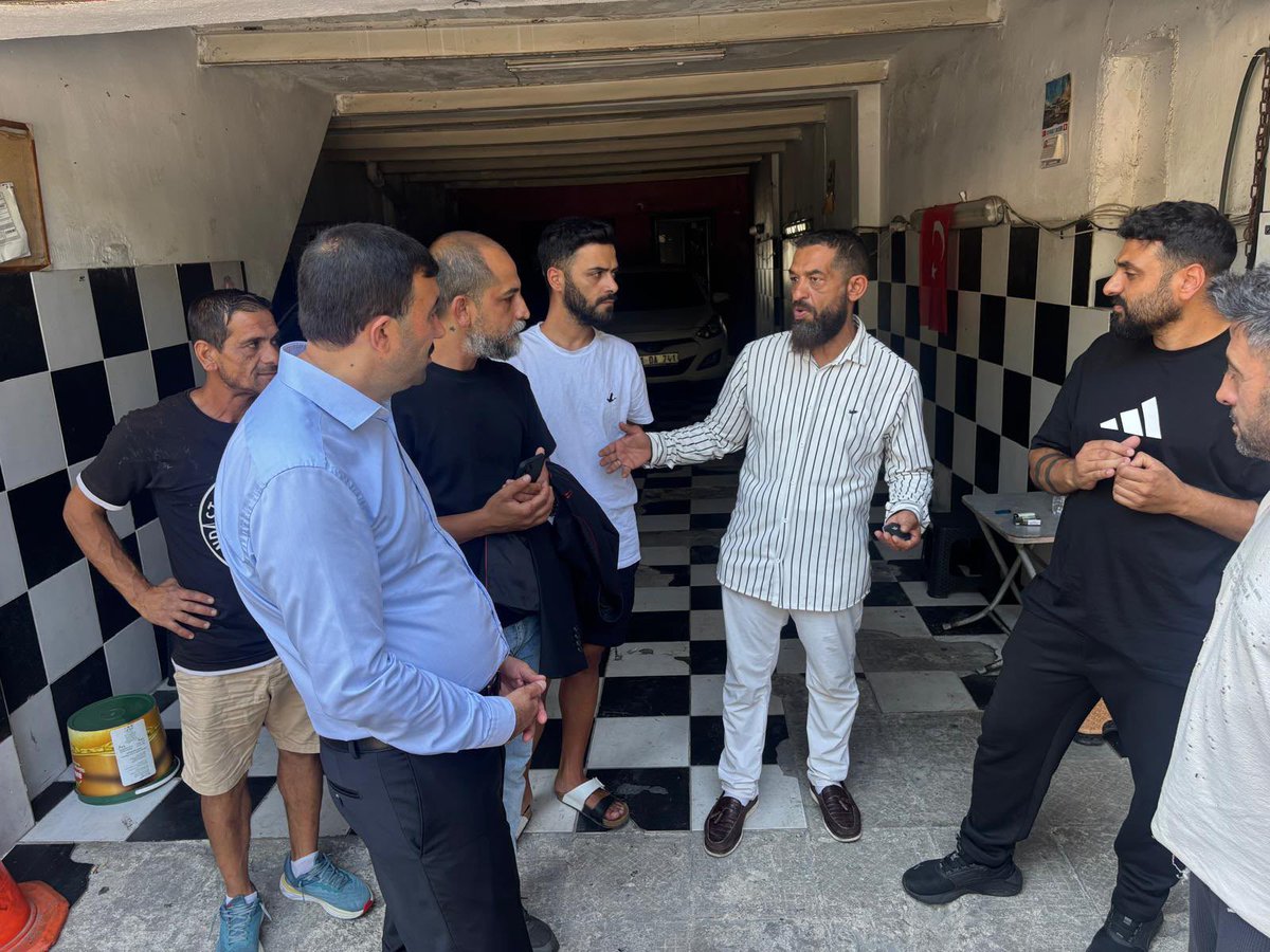 AKPartiSisli's tweet photo. 📍Kuştepe Mahallesi

İl Yönetim Kurulu Üyemiz Fatih Dünemez, teşkilat mensuplarımızla birlikte Kuştepe Mahallemizde gerçekleştirilen saha programına katıldı.

Nazik misafirperverlikleri için mahallemizin kıymetli komşularına teşekkür ederiz.

#HerMahallesiyleŞişli
#HerMahallesiyleİstanbul

@abdullahozdemir 
@srkplt 
@DunemezFatih 
@meozkaya 
@mmurselkaya 
@akpartiistanbul