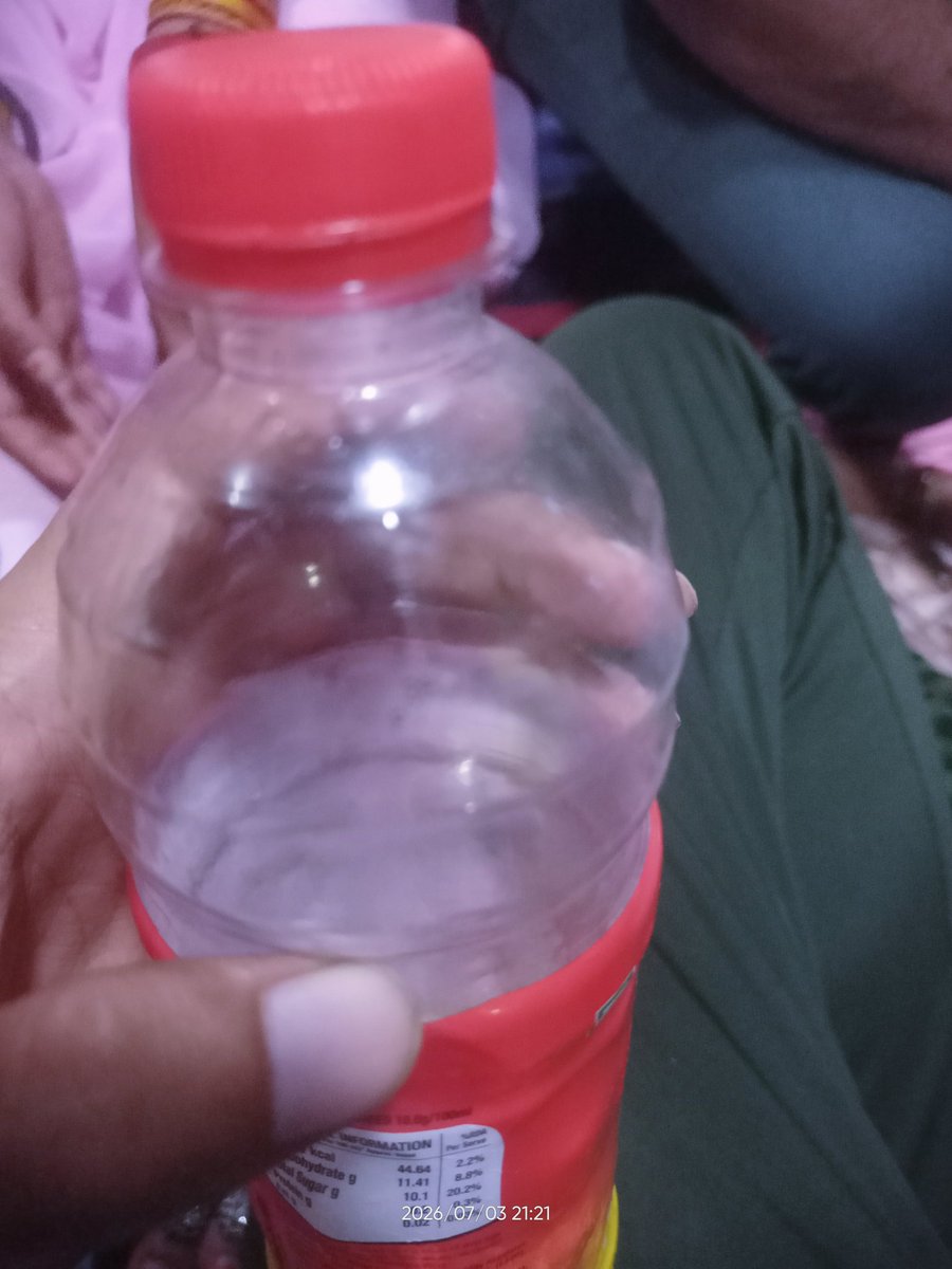 JKSAMARIYA10's tweet photo. Dear @RailwaySeva  Gangapur City station par ye stall wala overcharging kar raha he 40 wali mrp bottle ko 50 me bech raha he 
@IRCTCofficial 
Apne adhikariyo ke bhej ke verify kare online office se bethke nahi 
UTS photo me he mobile no. DM kar diya https://t.co/9gWBm62du2