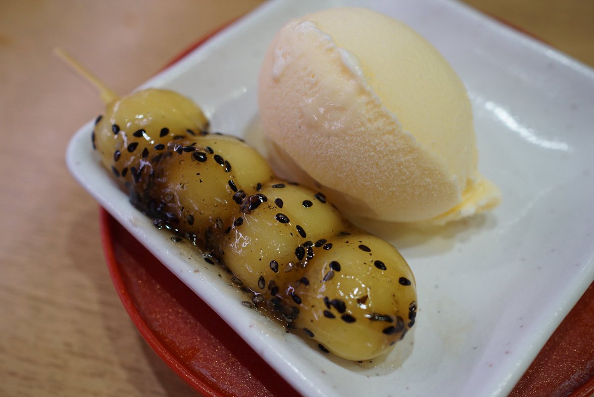 LittleBirbMame's tweet photo. ของหวานรอบนี้เป็นดังโงะมันหวานกับไอติม ดังโงะอร่อยมาก หอมกลิ่นมันหวานเลย แนะนำสุดๆ

สรุปว่าของอร่อยประจำเดือนนี้คือ กุ้งทอด ราเม็ง กับดังโงะไอติมนะครับ https://t.co/zpEcxav64U