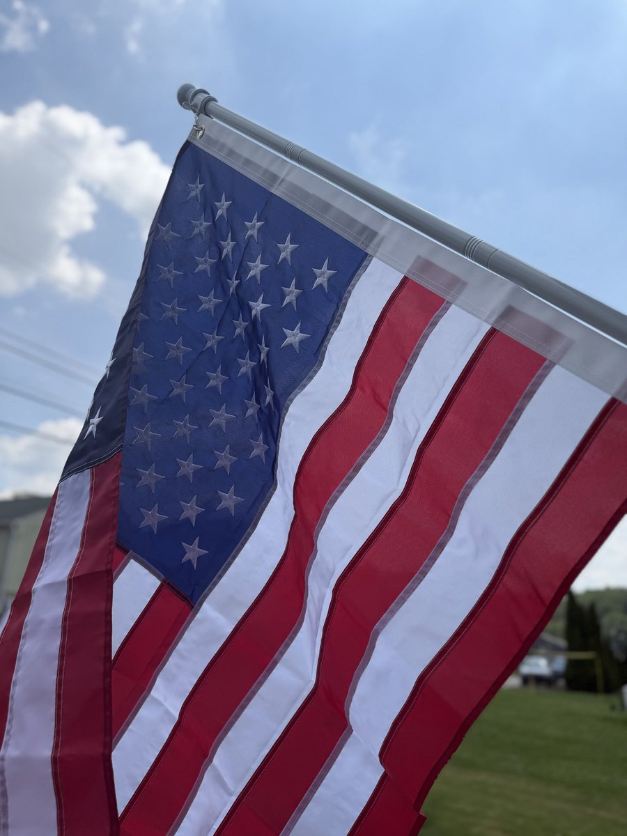 OgAn0n661's tweet photo. It’s been ages since I’ve seen anyone do a flags out post! 
Show me yours and let’s see if we can get the .@WhiteHouse to do one too! https://t.co/Luqcp1ABvw