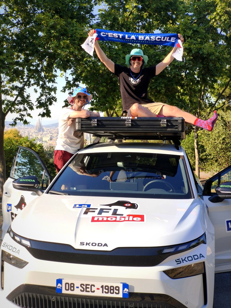 FFLose's tweet photo. La FFL-Mobile 2026 est prête à vous retrouver 😍🇫🇷

21 étapes. 3300km. 4 pneus gonflés (pour l'instant), et une banquette prête à recevoir vos cyclistes préférés sans oublier quelques cartons de goodies 😎

Comme vous pendant vos sorties d'été, on a le coup de cligno facile. Alors ouvrez bien les yeux et faites vous remarquer quand la FFL-Mobile passera devant vous histoire qu'on vous laisse des petits souvenirs du Tour de France 📣

On s'y voit ?