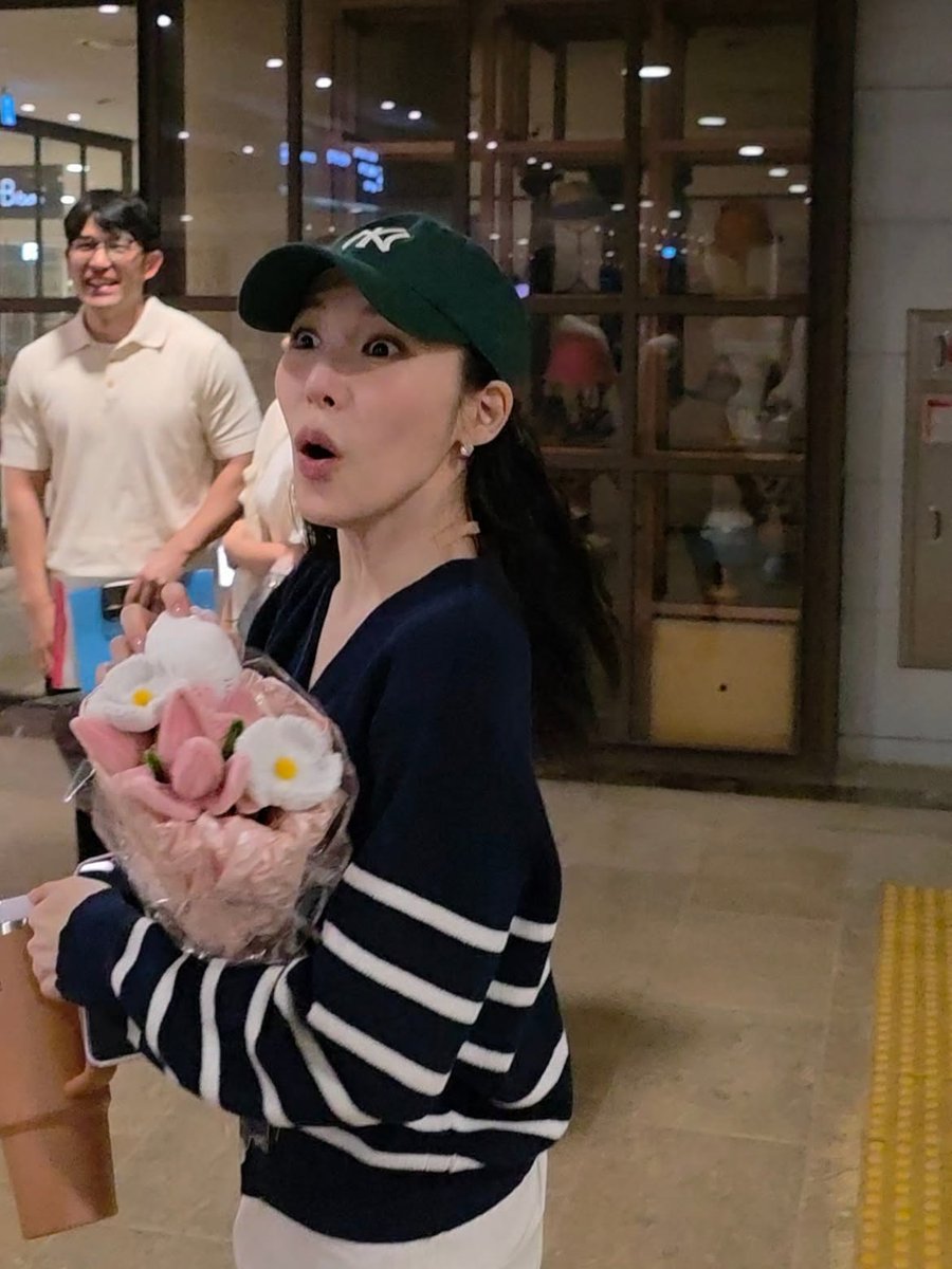 nemz_801's tweet photo. Day 3 - Tiffany Young after Yumi Cell Musical 

Cre : yoochul_kim81 

https://t.co/rN1lTB62IL https://t.co/eAvI8xyKhK