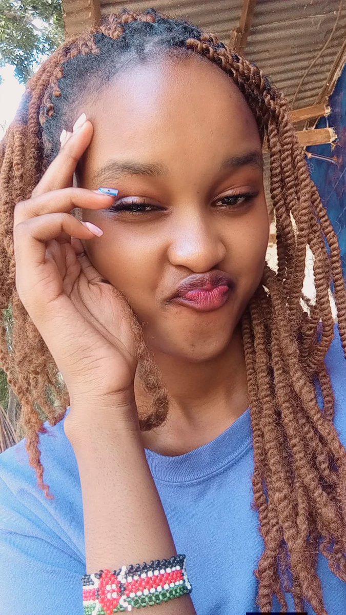 cynthia14_p's tweet photo. Am just a girl with big forehead 😅😅 https://t.co/I6z6UzcKkK
