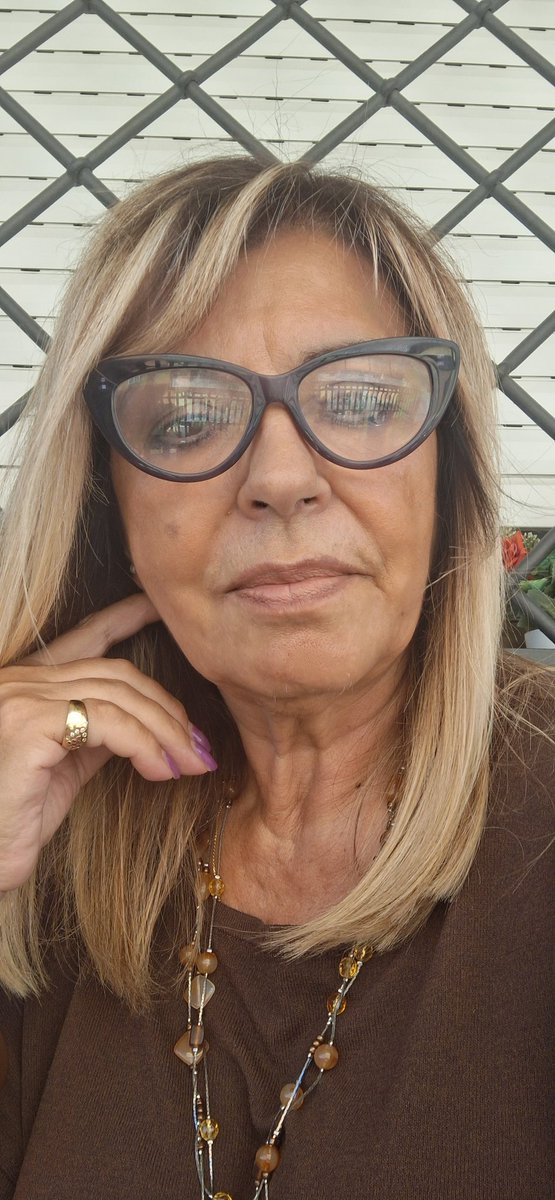 Rosa20278746's tweet photo. È venerdì!🌹 https://t.co/dF1sv4t2OB