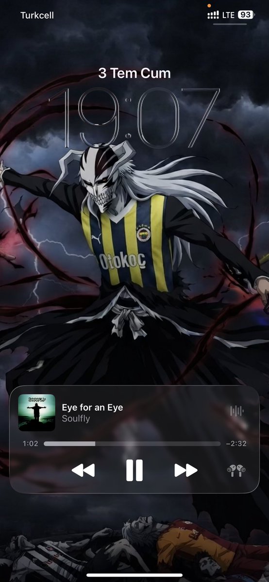 gunceaka's tweet photo. Aşkın saati 💙💛🤘🔥 #fenerbahçe #FenerbahçeYıkılmaz #aag #bleach #ichigo #soulfly #eyeforaneye https://t.co/phcLURXXxe