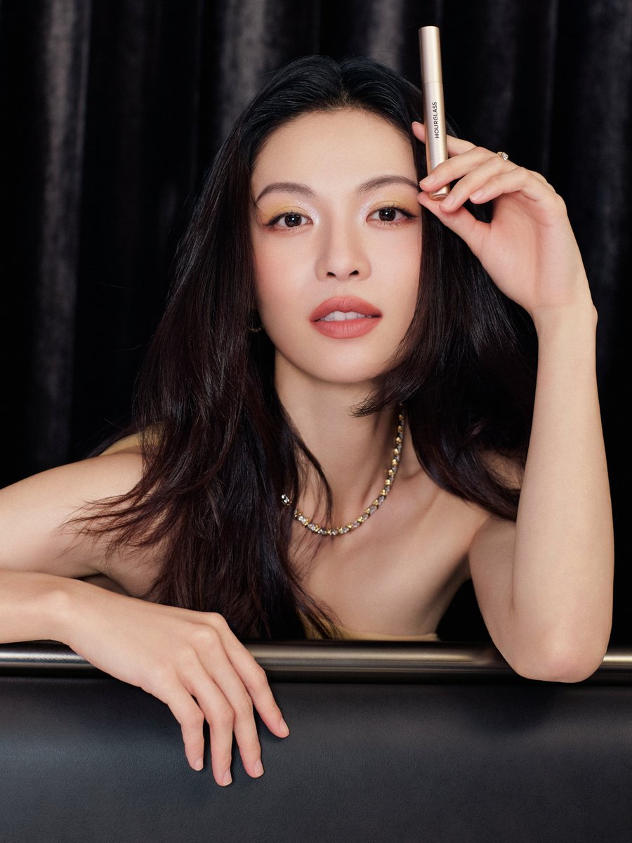 zchuxisource's tweet photo. 260703 Zhong Chuxi's Studio Weibo Update

Hourglass Cosmetics Brand Event in Shanghai

Hairstyling by Jason
Photographed by 小七
Makeup by #钟楚曦 #ZhongChuxi
Styling by The MoMentuM https://t.co/hsTL8yFwH9