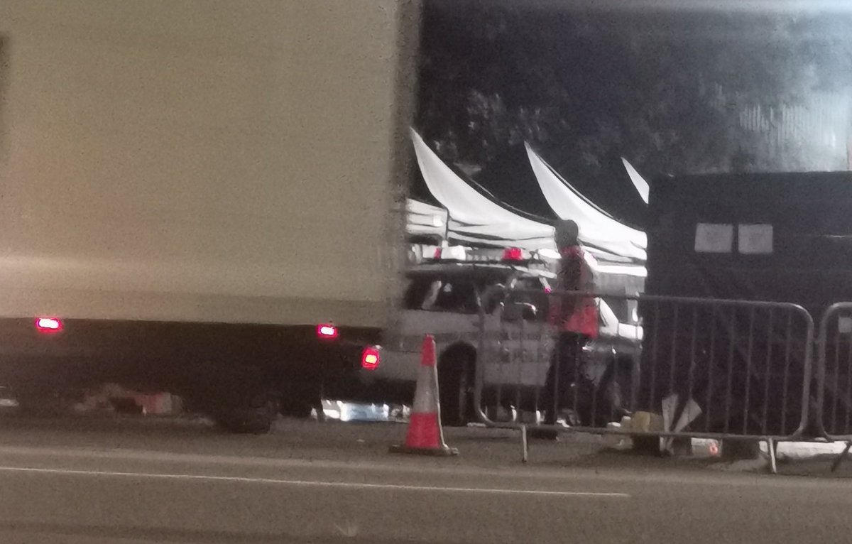 DCVers0's tweet photo. Mais imagens das viatura da polícia de Gotham no Túnel de Birkenhead nas filmagens de #TheBatmanPart2!
Thanks! @4thdoctorstan74 https://t.co/Va6I6TeCp9