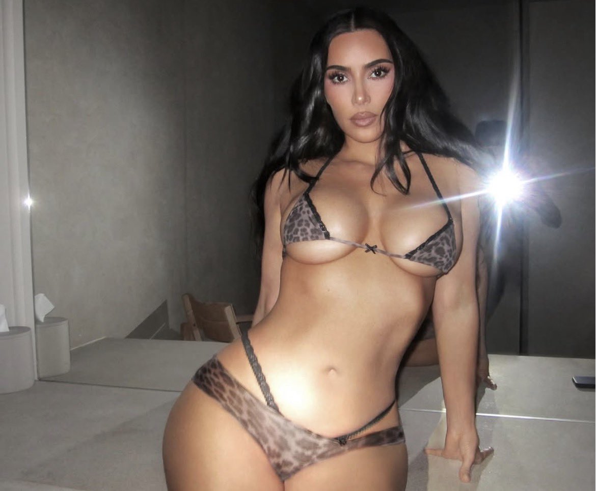 kimkimperio's tweet photo. Kim Kardashian at 45 years old is incredible 🤯 https://t.co/R8GpflPLaG