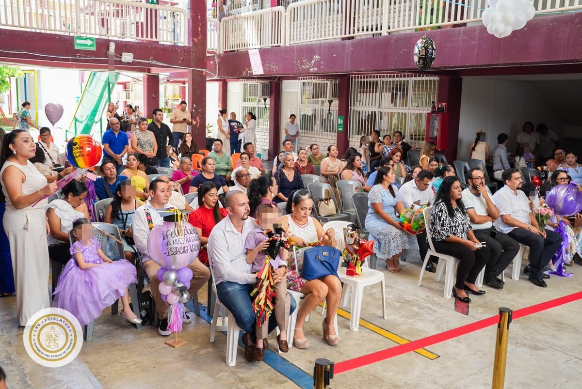 JORGEBRACA's tweet photo. Siempre es un gusto atender estas invitaciones y compartir momentos tan especiales con las familias de Centro.

Tuve el honor de asistir como padrino de generación del CAI III Martha Elena Bocanegra Pedrero, en la colonia Primero de Mayo, municipio de Centro.

Felicito con mucho https://t.co/Bno01a5CUb