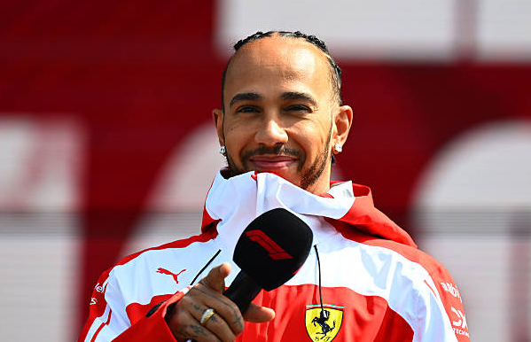 FerrariF1BR's tweet photo. LEWIS HAMILTON É O POLE POSITION PARA A SPRINT RACE DE AMANHÃ!

VAMOOOOOOOOOOOOOOOOOOOOOOOOOOOOOOOOOOOOOOOOOOOOOOOOOOS https://t.co/CZIiFrBuP6