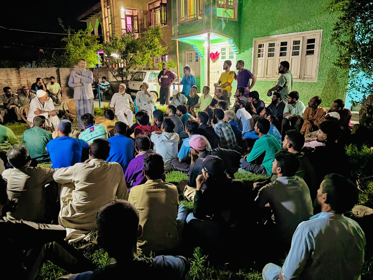sheikhnoormohd's tweet photo. Held a productive public meeting at #Rambailgrah, Central #Shalteng
Srinagar, with mohalla representatives and local residents. We discussed key public issues, civic amenities & developmental needs. @jkpdp remains committed to protecting people's rights and working for justice https://t.co/eCL8GKvIYi