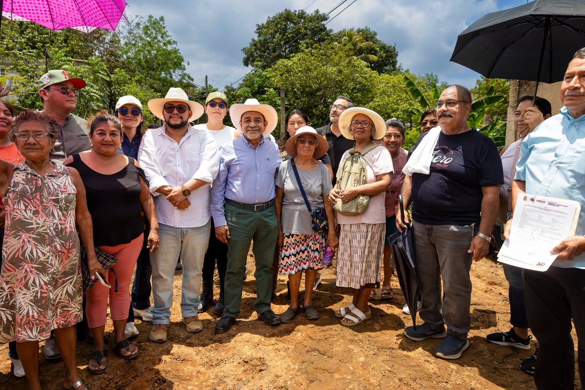gobminatitlan's tweet photo. Después de más de 30 años de espera, el alcalde Guillermo Reyes Espronceda dio inicio a la construcción del puente vehicular y peatonal sobre la calle Miguel Alemán, en la colonia Benito Juárez, mejorando la movilidad de las familias.

#UnidadPorElBienDeTodos #Minatitlán https://t.co/i0e0E10vnw