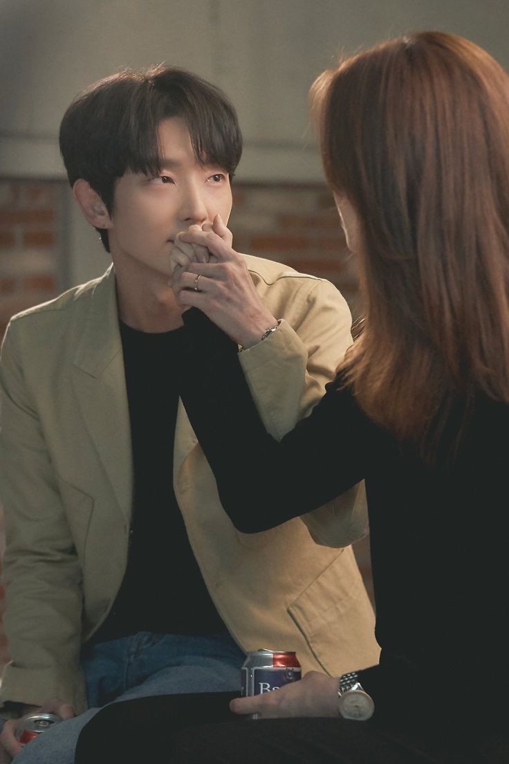 coo1mei_'s tweet photo. 이때의 이준기 눈이 열라게 그립다
가로로 긴 눈이 엄청 매력적이엇는데
아이홀 생기고 눈이 달라졋음..🥹 https://t.co/wt6IzX34K8