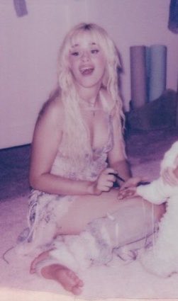axoxocitygirl's tweet photo. baby pink princess says to 
stream beautiful ‼️ https://t.co/uBHXbXRAOt