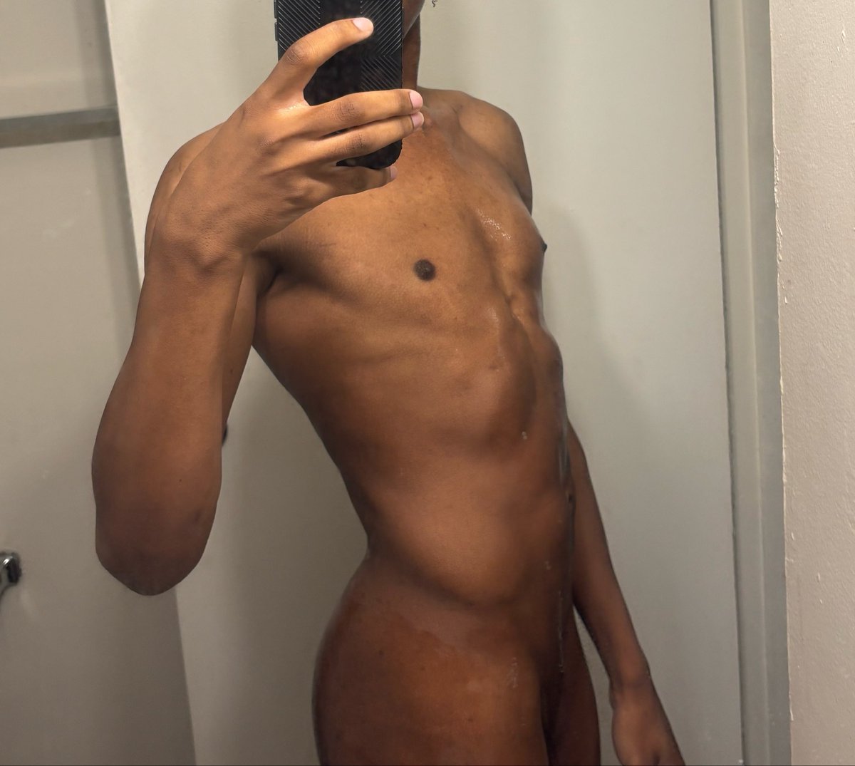 rxsesxgar's tweet photo. Body pics😮‍💨>>> https://t.co/iu2HYqMSrQ