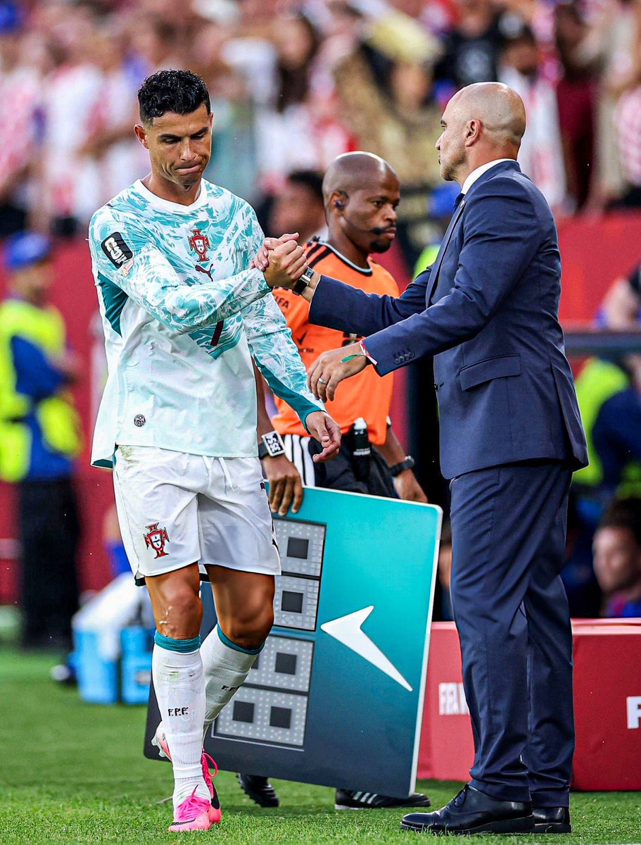 sudanalytics_'s tweet photo. “NO HAY UN SOLO JUGADOR EN ESTE MUNDIAL QUE PUEDA PATEAR UN PENAL COMO LO HIZO CRISTIANO”.

Roberto Martínez, DT de Portugal. ⚠️🇵🇹 https://t.co/JO6M9WPnuu