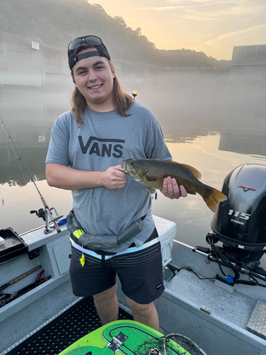 Capt_Billy_TN's tweet photo. Another awesome day on the water!  We managed to land a schoolie Striped bass and a few Smallies.  I really like it when the Smallies show up!  This cool water dam made the 80 degree morning feel good!  Booking page: https://t.co/D4jNvYQ0kV #guidelife #goodtimes #fishing https://t.co/VqBmIJmgSw