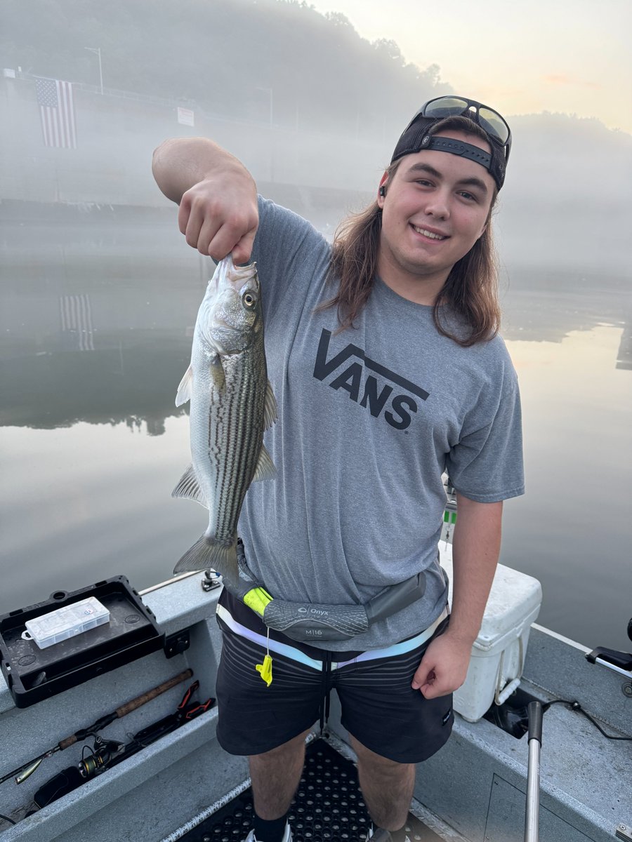 Capt_Billy_TN's tweet photo. Another awesome day on the water!  We managed to land a schoolie Striped bass and a few Smallies.  I really like it when the Smallies show up!  This cool water dam made the 80 degree morning feel good!  Booking page: https://t.co/D4jNvYQ0kV #guidelife #goodtimes #fishing https://t.co/VqBmIJmgSw