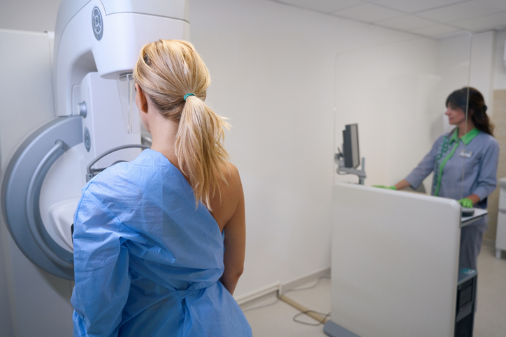 ASCOPost's tweet photo. 🆕 @ACPIMPhysicians #breastcancer screening guidance recommends biennial mammography for average-risk women ages 50–74 and shared decision-making for ages 40–49.

➡️The controversial guidance has prompted a response from @RadiologyACR &amp; @BreastImaging.

🔗 https://t.co/GiFJgjKqba https://t.co/RTyeahZ51P