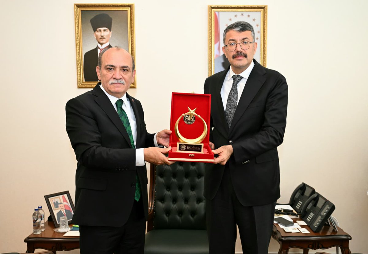 BuroMemurSen_'s tweet photo. İÇİŞLERİ BAKANLIĞI’NA ZİYARET

Genel Başkanımız Yusuf Yazgan; Genel Başkan Yardımcımız Cemal Üstün, Marmara Emniyet Şube Başkanımız Ayhan Önal ve Ankara Emniyet Şube Başkanımız Mehmet Yıldırım ile birlikte İçişleri Bakan Yardımcısı Sayın Vali Ali Çelik’i makamında ziyaret etti.

Haberimiz için tıklayınız⤵️
🔗https://t.co/65s2BpFLZu

@valialicelik