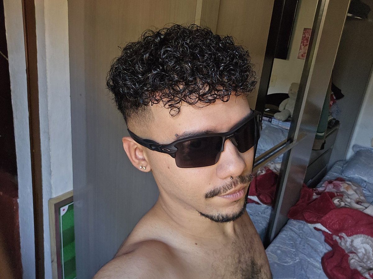 marcszh's tweet photo. cortei o cabelo 👉🏻👈🏻 https://t.co/rhkTFhJQLW