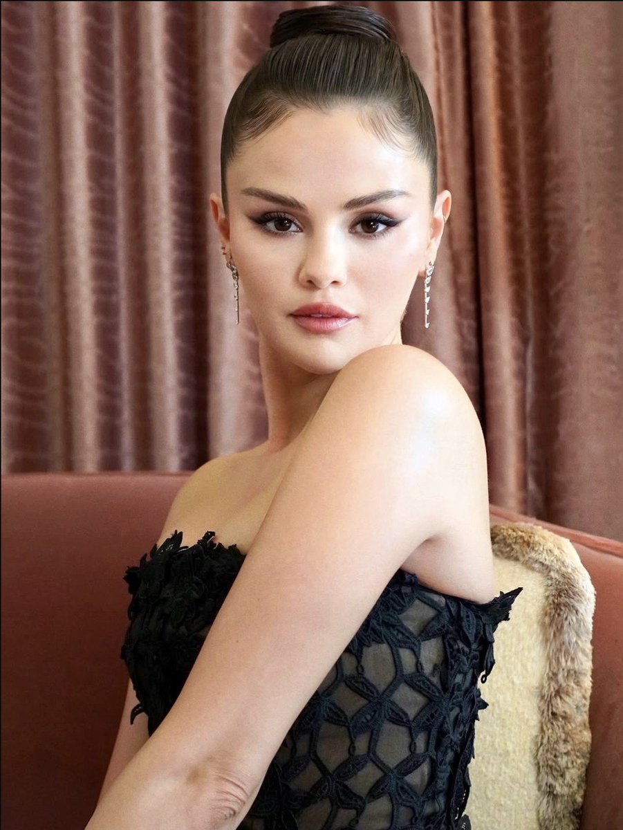 Itsthatlawyer_'s tweet photo. Selena Gomez looks GORGEOUS for Taylor Swift's rehearsal dinner🥹 https://t.co/ihLH2XrIq3