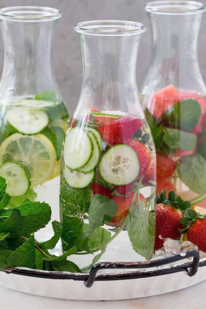 SundayRRiley's tweet photo. @LOLIBLUE__MM อันนี้ต้องเรียกว่า แตงโม infused ค่ะ เป็น fruit infused water มันคือเป็นการเอาผลไม้แช่ลงไปในน้ำเฉย ๆ เลย เมื่อก่อน co-working space ที่เราไปนั่งทำงานอยู่ ก็ทำน้ำ infused แบบนี้ใส่ถังแก้วไว้ค่ะ https://t.co/xfU5I7aV4D