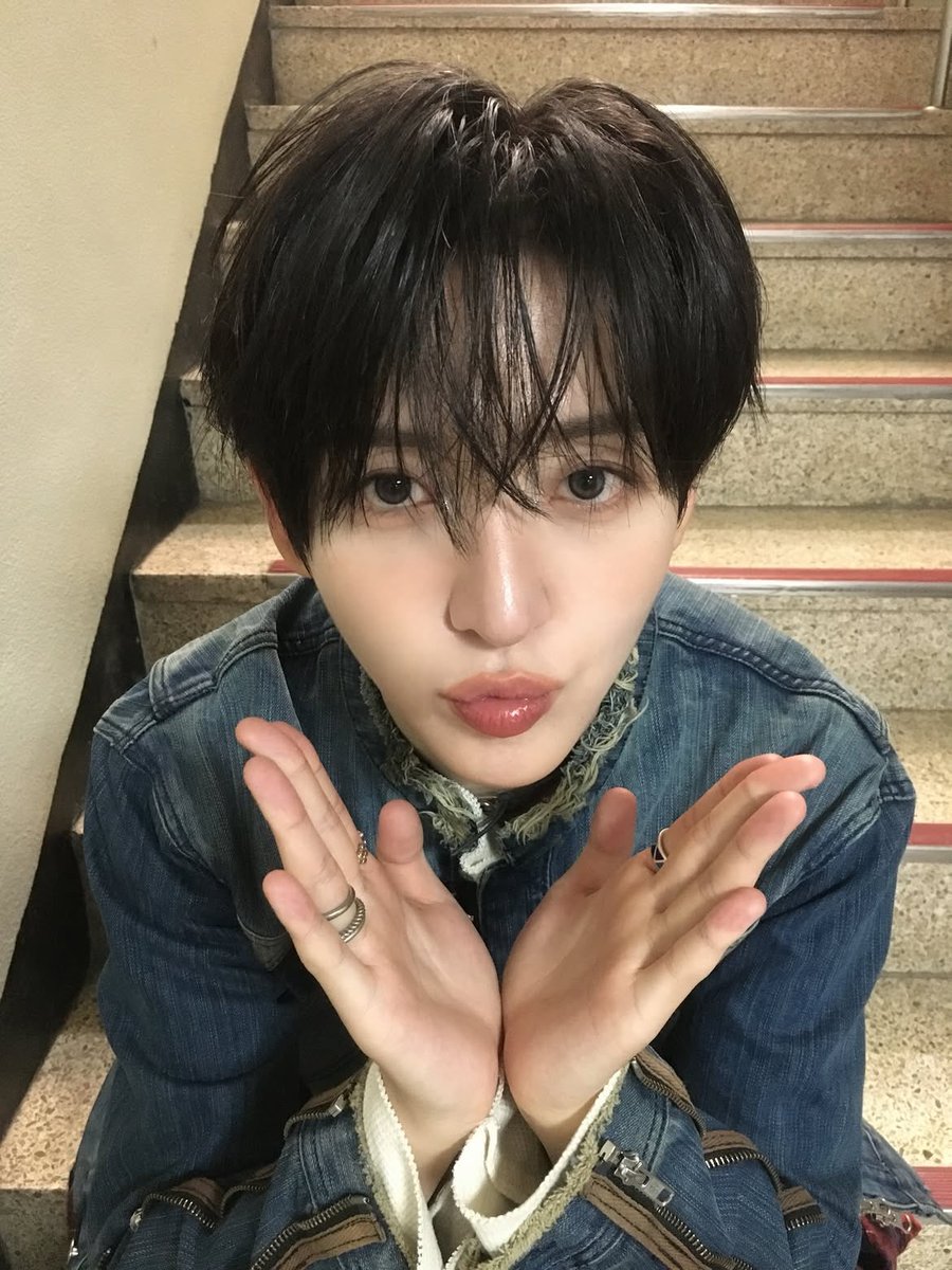 0313_520's tweet photo. 동현피셜 가장 마음에 들었던 날

케사삼
동현날 트웬티
컨페티 먹은날 인가 눈거싶 https://t.co/HkrxAFiSLJ