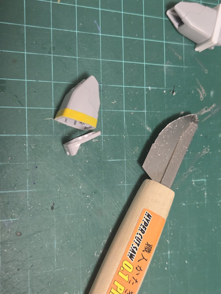 TKMNjCUzWRh5WD5's tweet photo. HGCEデスティニーガンダム製作。
太股はハイパーカットソーでぶったぎってプラ板で延長！付け根の関節部も延長分ランナーを使って延長！

今週もお疲れ様でした～ヽ(･∀･)ﾉ
#ガンプラ https://t.co/4bGCzoCvst