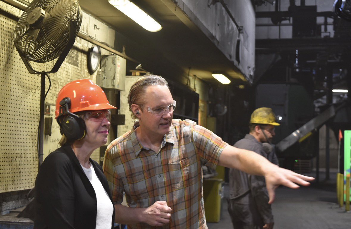 EleanorO_MP's tweet photo. Today in Lethbridge, I announced $9M to support six tariff‑affected businesses across Southern Alberta. In a time of global uncertainty, we’re focused on what we can control. That means backing local businesses as they adapt and meet this moment head‑on. In doing so, we’re protecting good jobs, strengthening supply chains, and helping them reach new markets. 

Learn more: https://t.co/96UyPCJYow

/////

Aujourd’hui, à Lethbridge, j’ai annoncé une aide de 9 millions $ destinée à soutenir six entreprises du sud de l’Alberta touchées par les droits de douane. En cette période d’incertitude mondiale, nous nous concentrons sur ce que nous pouvons contrôler. Cela signifie soutenir les entreprises locales alors qu’elles s’adaptent et font face à cette situation difficile. Ce faisant, nous protégeons des emplois de qualité, renforçons les chaînes d’approvisionnement et les aidons à conquérir de nouveaux marchés. 

Pour en savoir plus : https://t.co/7SJLAAg82a