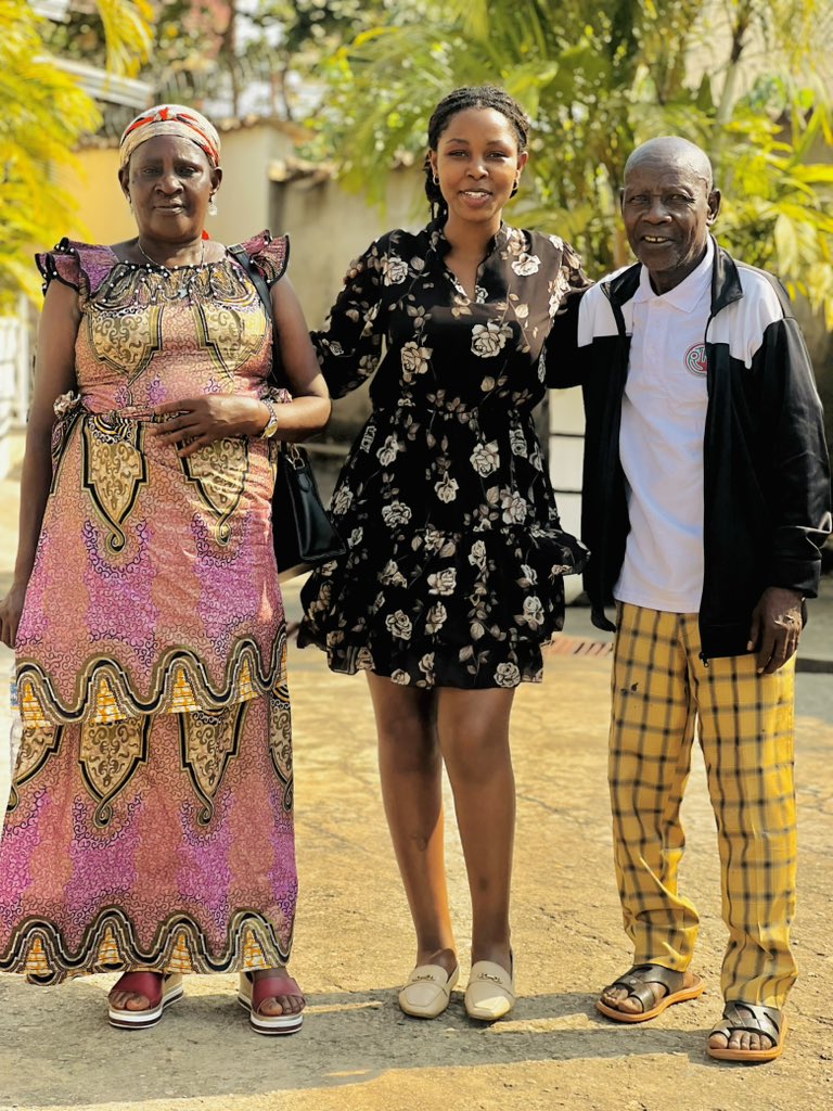 Umucomedia's tweet photo. Twagiriwe ibakwe no kugenderwa na bimwe mu bihangange mw’ireresi ndundi(Ninde ).
Ukaba uri umukunzi wa Ninde,Aba bakinyi ni bande???
Mugire weekend Nziza
#burundi
#ninde
#umuco https://t.co/pzKJkr0YqT