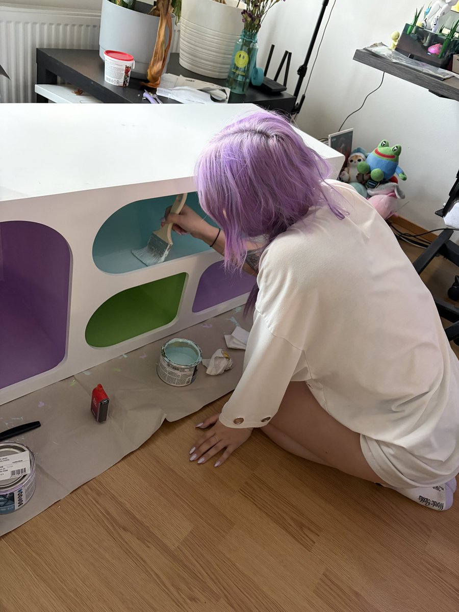 mooshyqq's tweet photo. bought a new tv so time to finish off the tv stand https://t.co/q9Nj4NwyiO