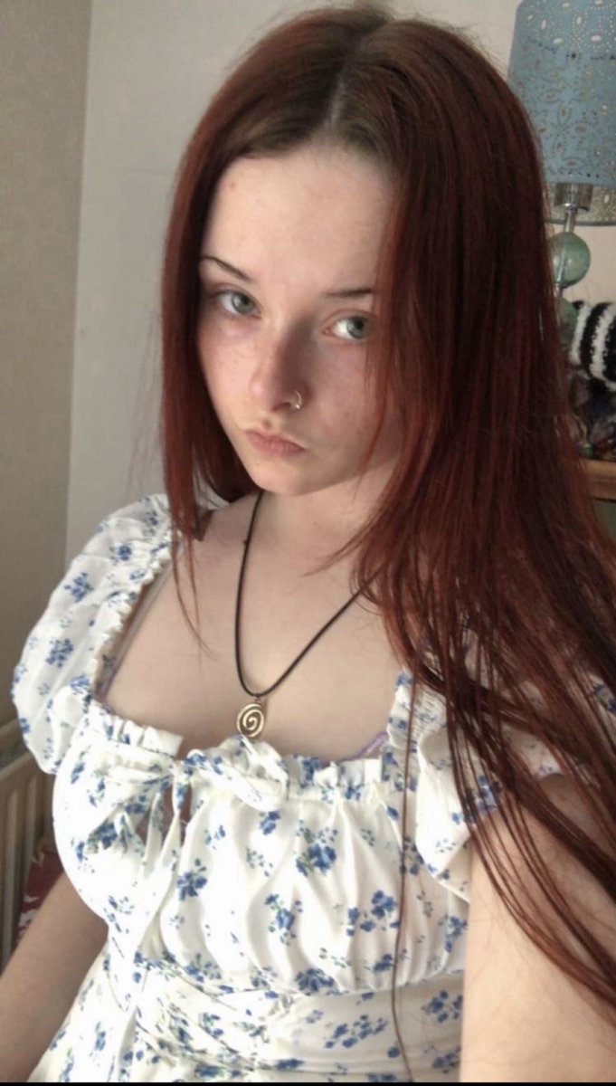 Candyapplee52's tweet photo. Anyone wanna tribute or edit my gf? https://t.co/iivLlL4AXA